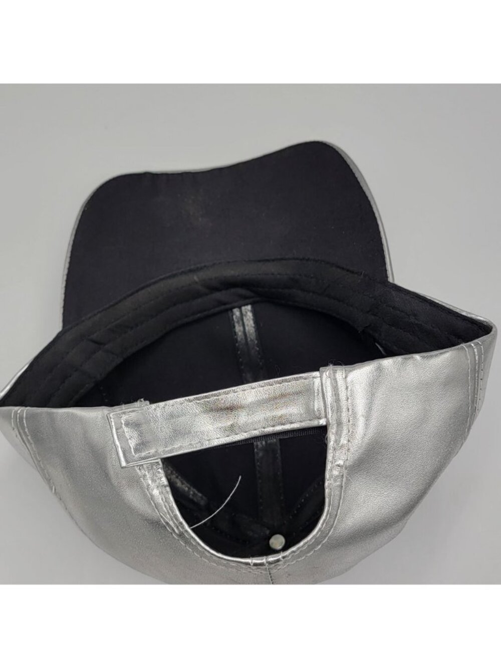 Vera New York Adjustable Fit Silver Rhinestone Baseball Cap With Red & Green St - Picture 11 of 11